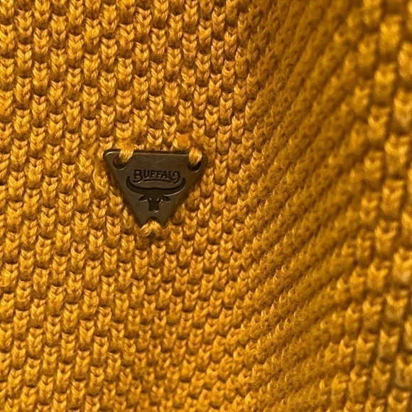 3/$30 Buffalo men’s 3/4 sweater zip up.  100% cotton size medium. Like new - Picture 2 of 10